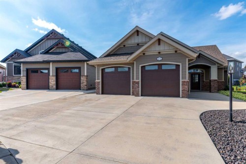 6113 20 Street Close, Lloydminster, AB - Outdoor With Facade