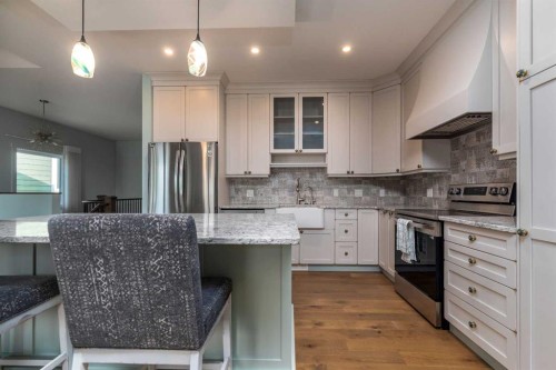 6113 20 Street Close, Lloydminster, AB - Indoor Photo Showing Kitchen With Upgraded Kitchen