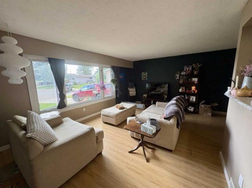 3410 51A Avenue, Lloydminster, AB - Indoor Photo Showing Living Room