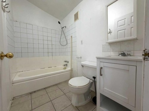 1236 1 Avenue, Wainwright, AB - Indoor Photo Showing Bathroom