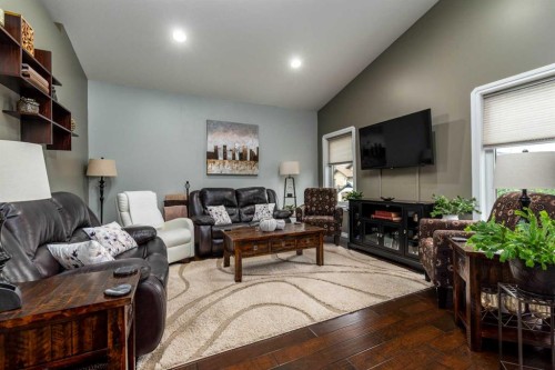 7213 40 Street, Lloydminster, AB - Indoor Photo Showing Living Room