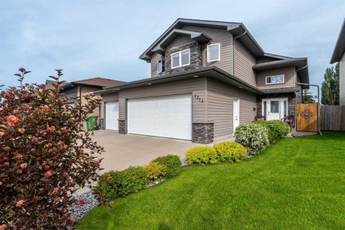 7213 40 Street, Lloydminster, AB - Outdoor