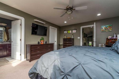 7213 40 Street, Lloydminster, AB - Indoor Photo Showing Bedroom