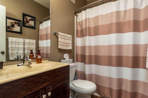 7213 40 Street, Lloydminster, AB - Indoor Photo Showing Bathroom