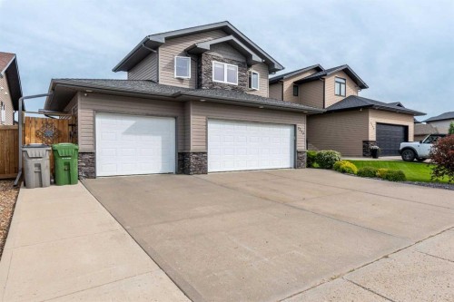 7213 40 Street, Lloydminster, AB - Outdoor