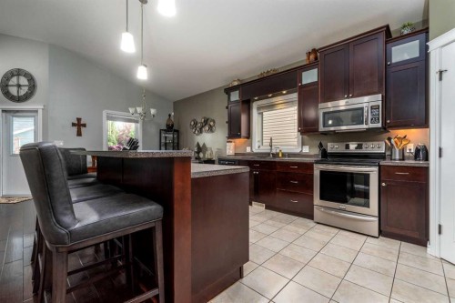 7213 40 Street, Lloydminster, AB - Indoor Photo Showing Kitchen