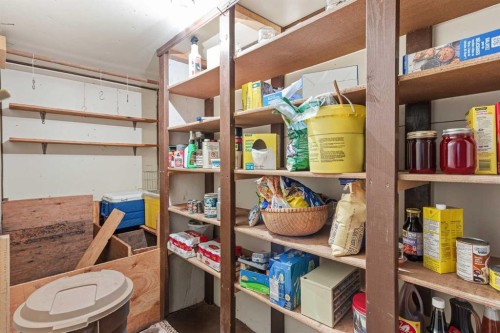 5024 49 Avenue, Kitscoty, AB - Indoor With Storage