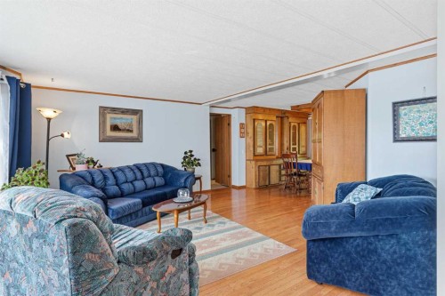 5024 49 Avenue, Kitscoty, AB - Indoor Photo Showing Living Room