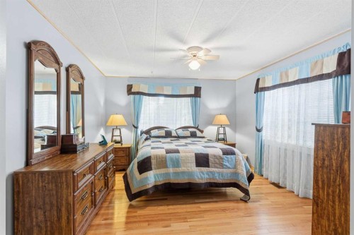 5024 49 Avenue, Kitscoty, AB - Indoor Photo Showing Bedroom