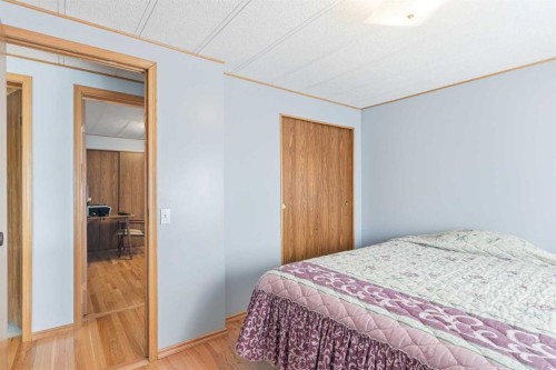 5024 49 Avenue, Kitscoty, AB - Indoor Photo Showing Bedroom