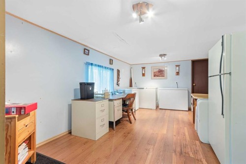 5024 49 Avenue, Kitscoty, AB - Indoor