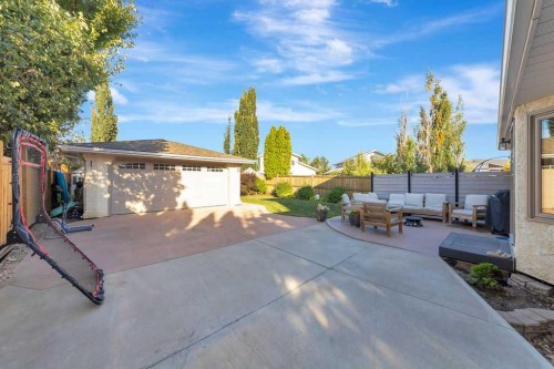 4005 60Th Avenue, Lloydminster, AB - Outdoor