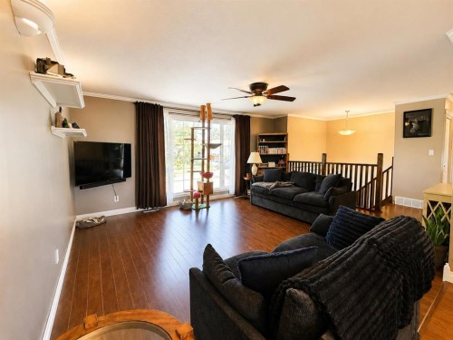 5509 45 Street, Provost, AB - Indoor Photo Showing Living Room