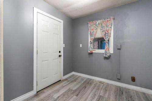 5101 55 Street, Lloydminster, AB - Indoor Photo Showing Other Room