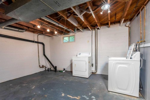 5101 55 Street, Lloydminster, AB - Indoor Photo Showing Laundry Room