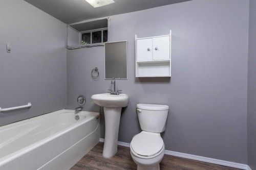 5101 55 Street, Lloydminster, AB - Indoor Photo Showing Bathroom