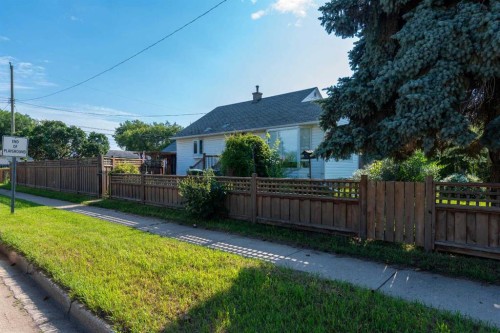 5101 55 Street, Lloydminster, AB - Outdoor