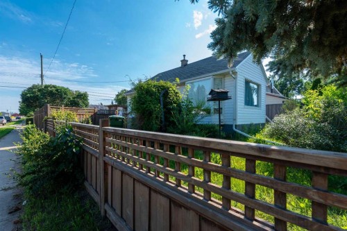 5101 55 Street, Lloydminster, AB - Outdoor