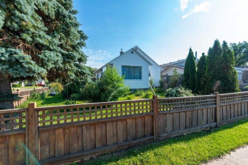 5101 55 Street, Lloydminster, AB - Outdoor