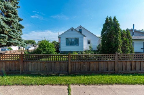 5101 55 Street, Lloydminster, AB - Outdoor