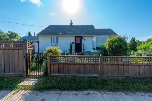 5101 55 Street, Lloydminster, AB - Outdoor