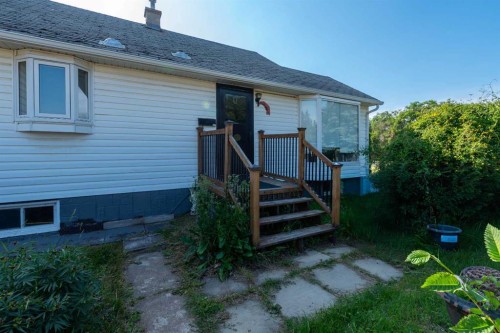 5101 55 Street, Lloydminster, AB - Outdoor