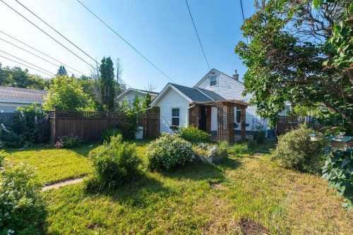 5101 55 Street, Lloydminster, AB - Outdoor
