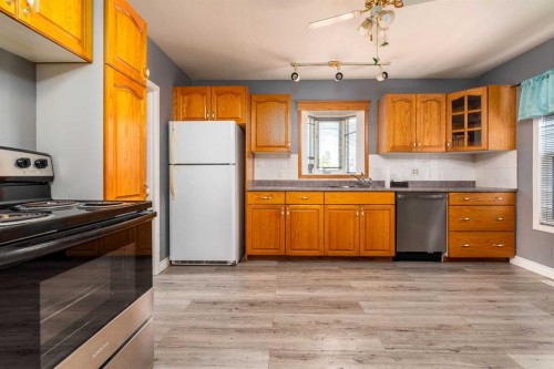 5101 55 Street, Lloydminster, AB - Indoor Photo Showing Kitchen