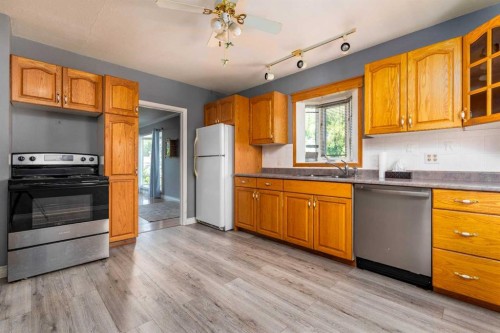 5101 55 Street, Lloydminster, AB - Indoor Photo Showing Kitchen