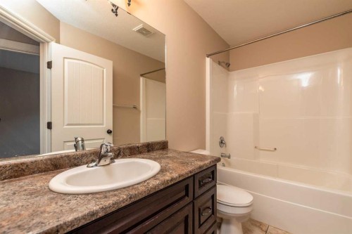 59-2715 73 Avenue, Lloydminster, AB - Indoor Photo Showing Bathroom