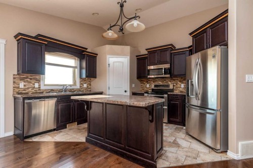 59-2715 73 Avenue, Lloydminster, AB - Indoor Photo Showing Kitchen