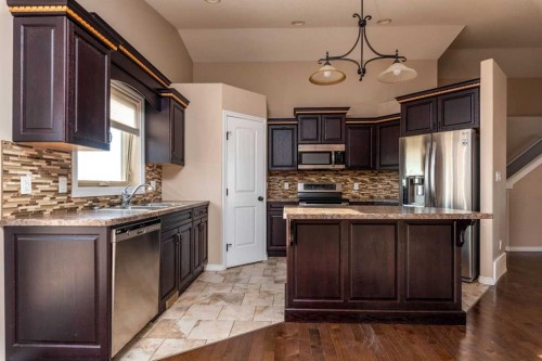 59-2715 73 Avenue, Lloydminster, AB - Indoor Photo Showing Kitchen With Double Sink