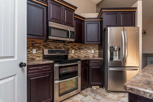 59-2715 73 Avenue, Lloydminster, AB - Indoor Photo Showing Kitchen