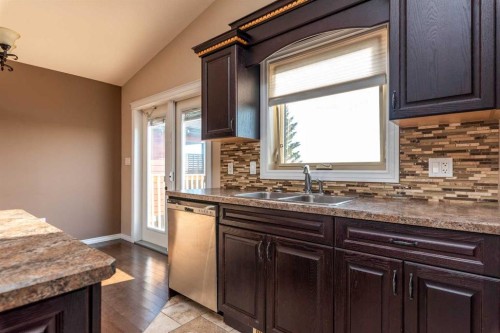 59-2715 73 Avenue, Lloydminster, AB - Indoor Photo Showing Kitchen With Double Sink