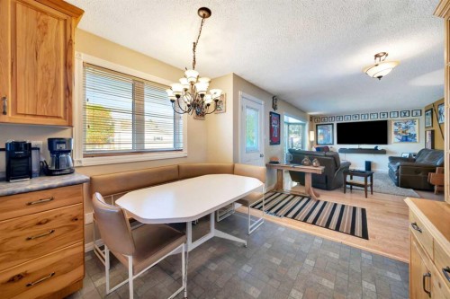 3208 54 Avenue, Lloydminster, AB - Indoor Photo Showing Dining Room