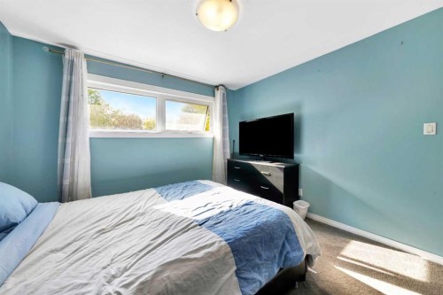 3208 54 Avenue, Lloydminster, AB - Indoor Photo Showing Bedroom