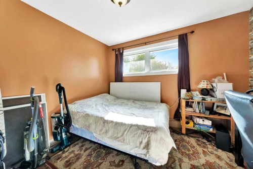 3208 54 Avenue, Lloydminster, AB - Indoor Photo Showing Bedroom