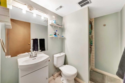 3208 54 Avenue, Lloydminster, AB - Indoor Photo Showing Bathroom
