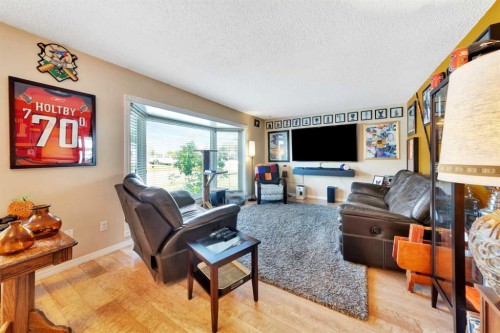 3208 54 Avenue, Lloydminster, AB - Indoor Photo Showing Living Room