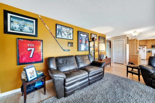 3208 54 Avenue, Lloydminster, AB - Indoor Photo Showing Living Room