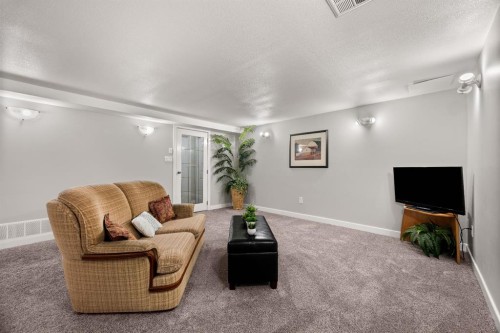 3910 57 Avenue, Lloydminster, AB 