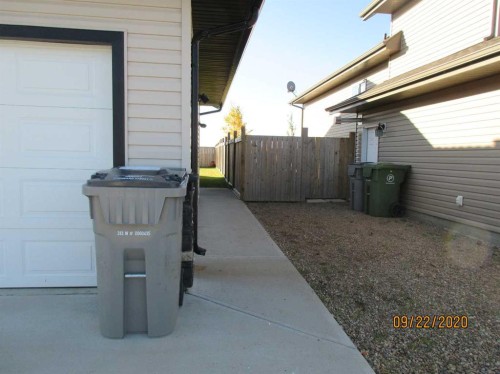 B-7411 29 Street , Lloydminster, AB T9V 3N1 2