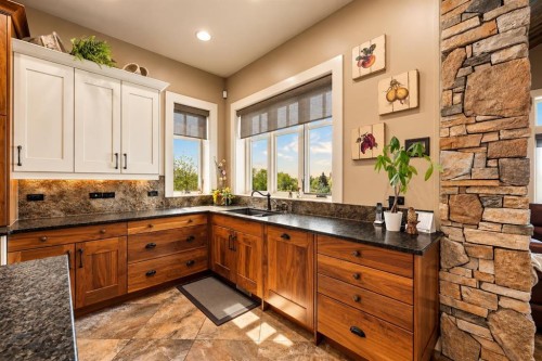 2012 63 Avenue, Lloydminster, AB 