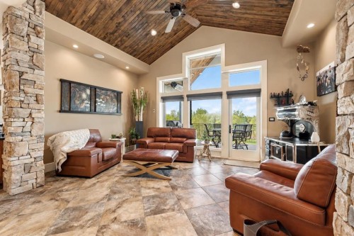 2012 63 Avenue, Lloydminster, AB 