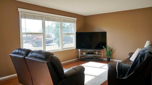 300 3 Street North, Marwayne, AB 