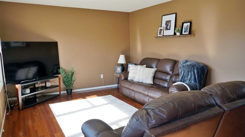 300 3 Street North, Marwayne, AB 