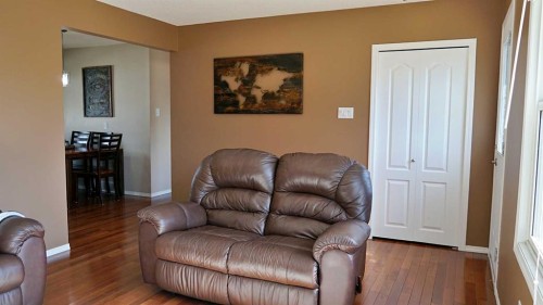 300 3 Street North, Marwayne, AB 