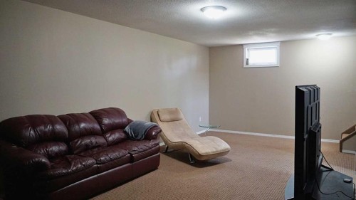 300 3 Street North, Marwayne, AB 