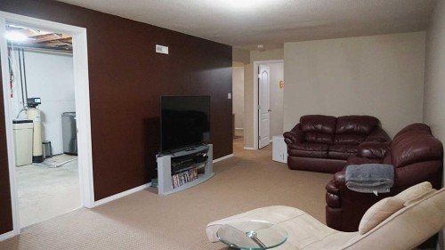 300 3 Street North, Marwayne, AB 