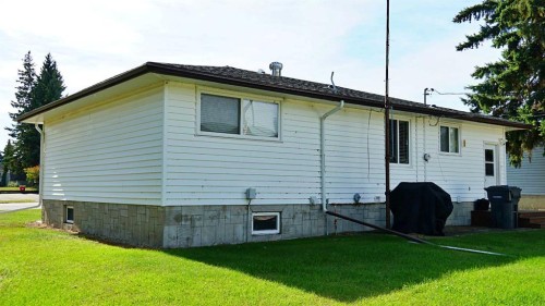 300 3 Street North, Marwayne, AB 